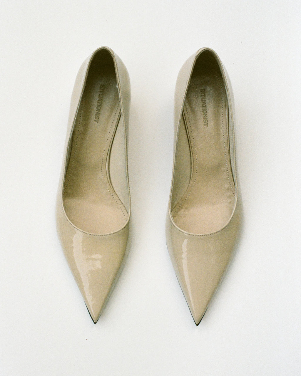 Kitten heel pumps in patent leather