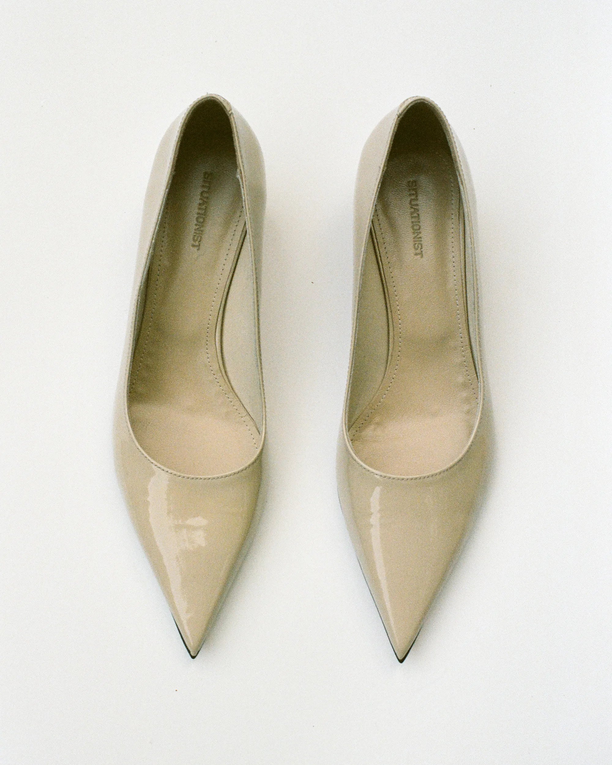 Kitten heel pumps in patent leather