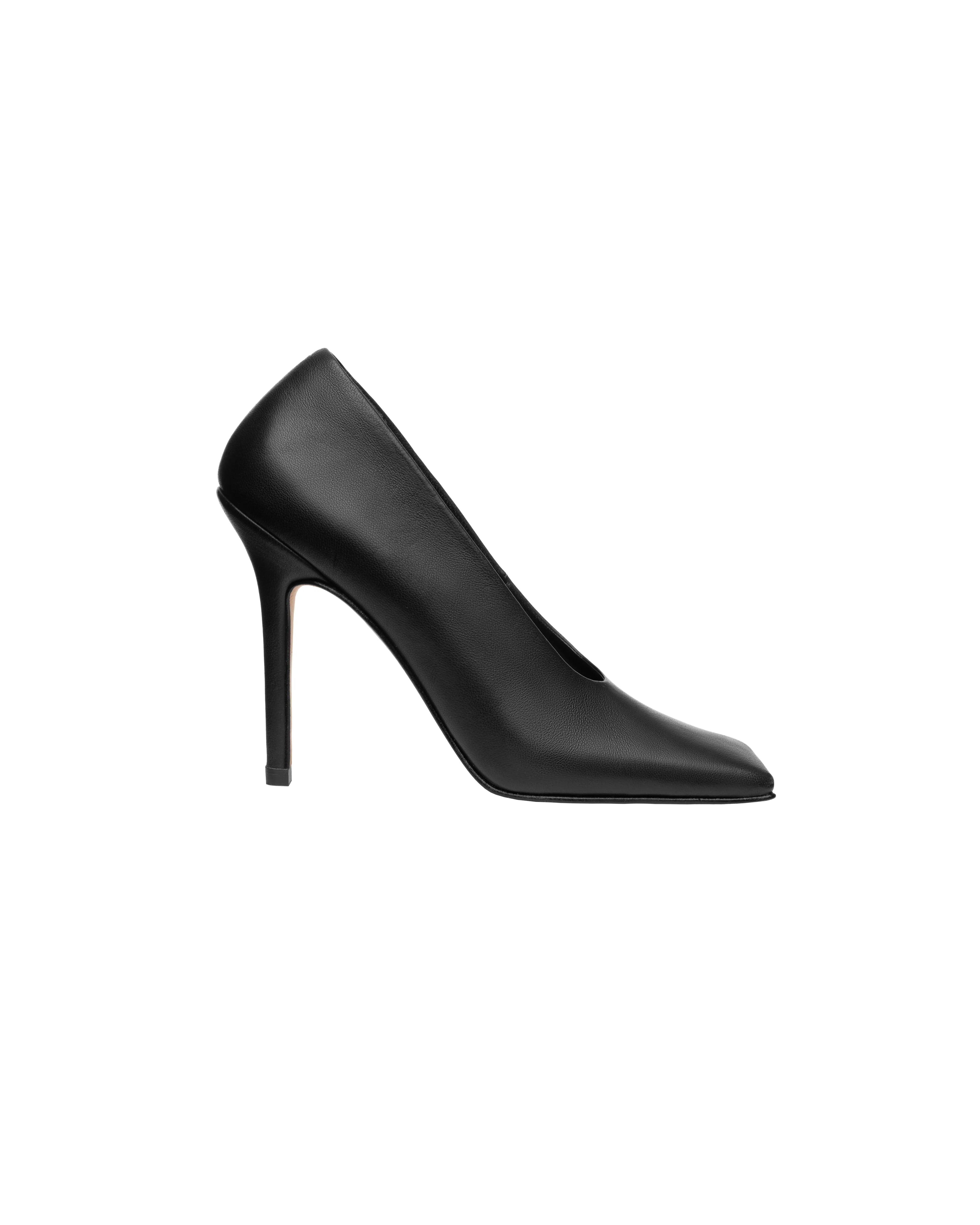 Square toe pump in leather