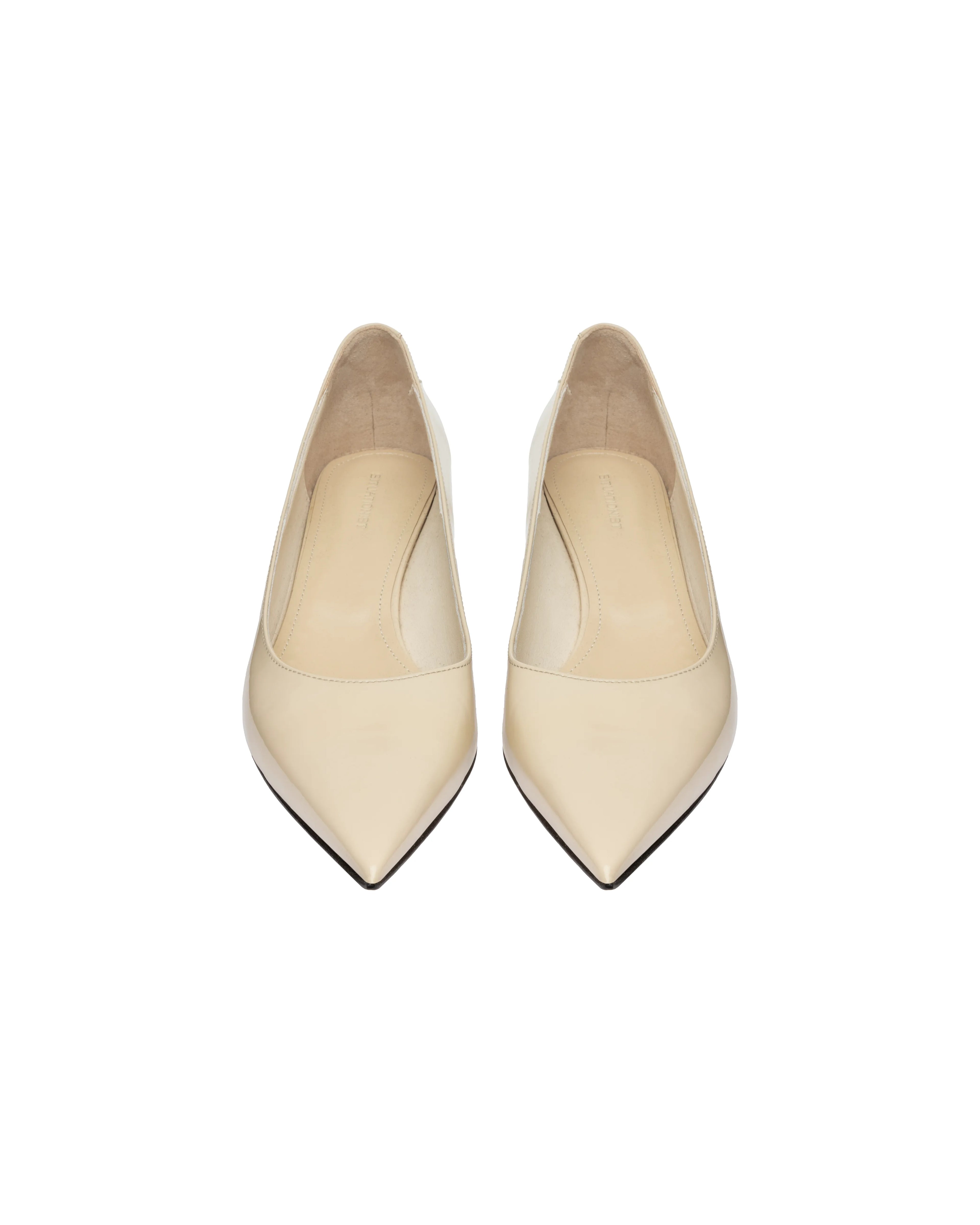 Kitten heel pumps in patent leather